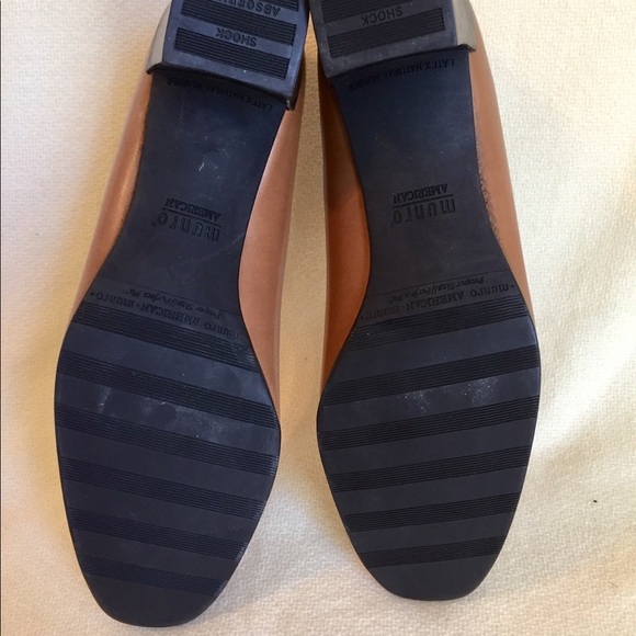 Munro American Slip On Pumps - Picture 7 of 8